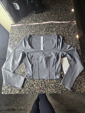 lululemon athletica Gray Long-Sleeve Cropped Top Size 2